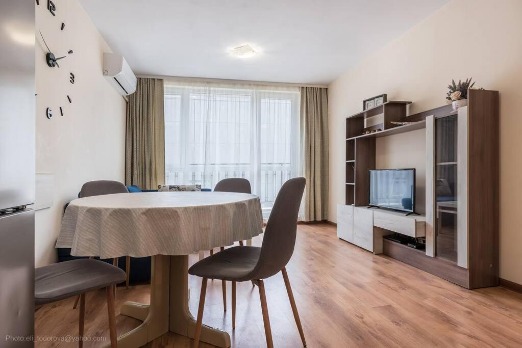 וארנה Bright Place Next To Grand Mall מראה חיצוני תמונה