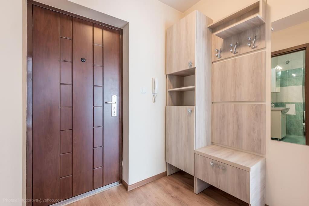 וארנה Bright Place Next To Grand Mall מראה חיצוני תמונה